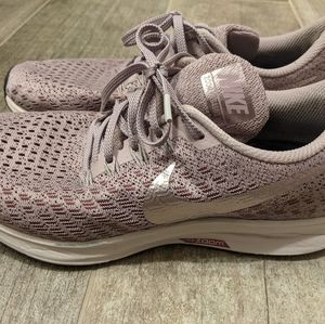 NIKE Zoom Pegasus 35